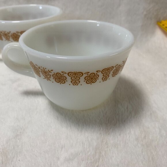 Vintage Pyrex Tea Coffee Cups Mugs with Butterfly Gold Pattern - Set of 4 - Picture 2 of 5